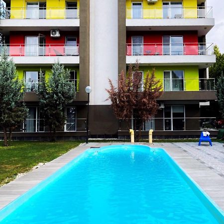 The Airport Loft Apartment Отопени Екстериор снимка