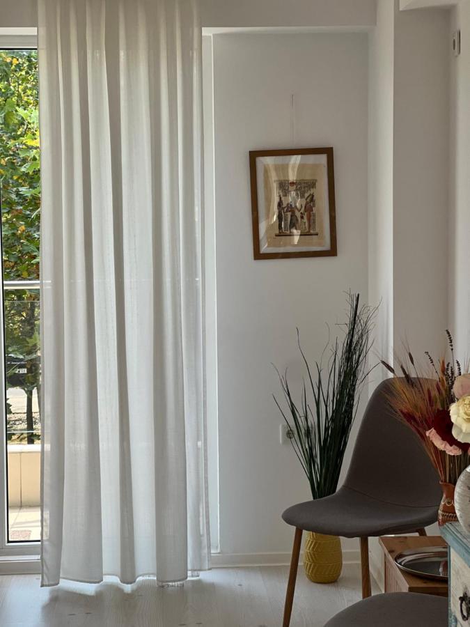 The Airport Loft Apartment Отопени Екстериор снимка